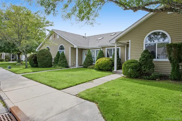 65 Eric DR, Middle Island, NY 11953