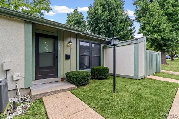 11118 Whispering Oaks DR, St Louis, MO 63136