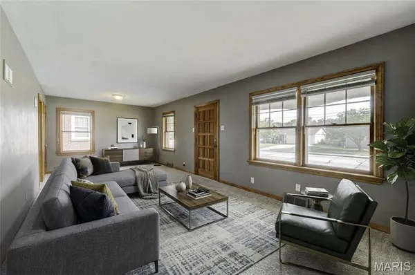 2121 Elm ST, St Charles, MO 63301