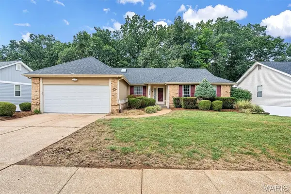 1409 Oakhall Manor CT, Ballwin, MO 63021
