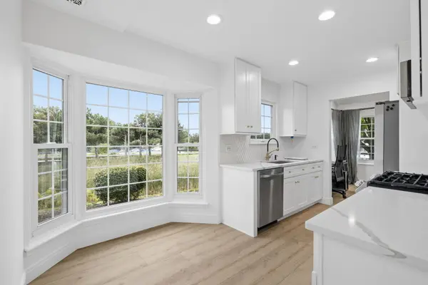 8320 Highpoint CIR #A, Darien, IL 60561