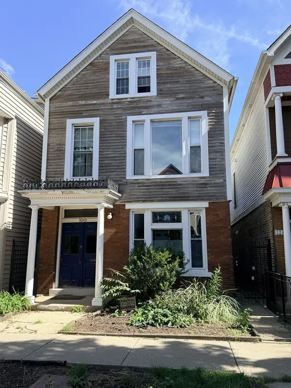 3243 N Hoyne AVE #1, Chicago, IL 60618