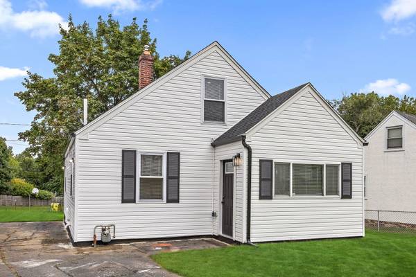 53 Seward LN, Aston, PA 19014