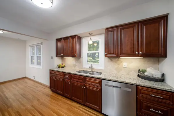 2837 Matilda ST, Roseville, MN 55113