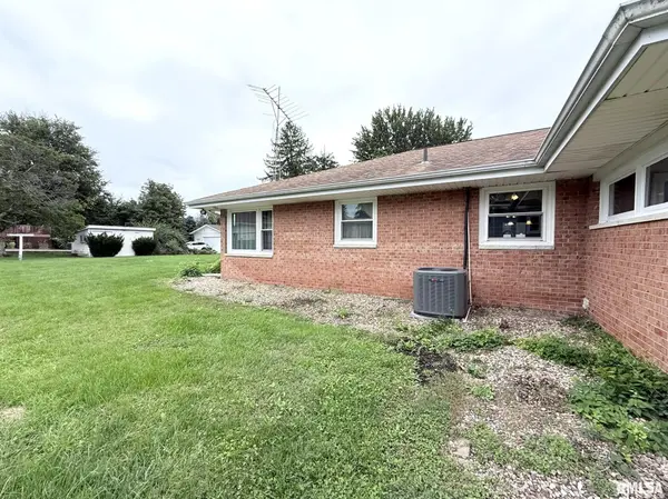 215 S Sage ST, Oneida, IL 61467