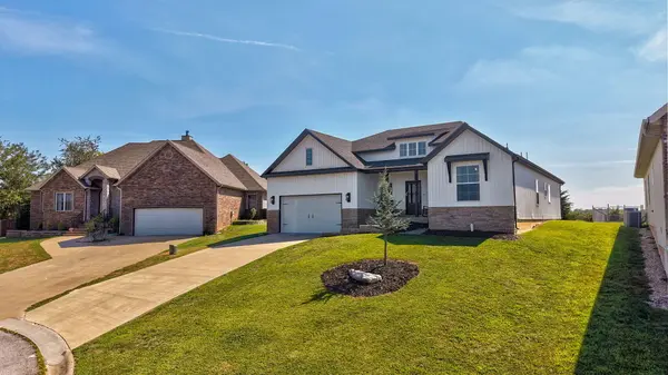 1608 E Fairwind, Ozark, MO 65721