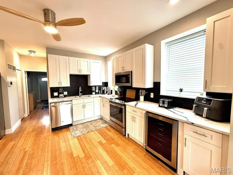 2811 Hickory ST, St Louis, MO 63104