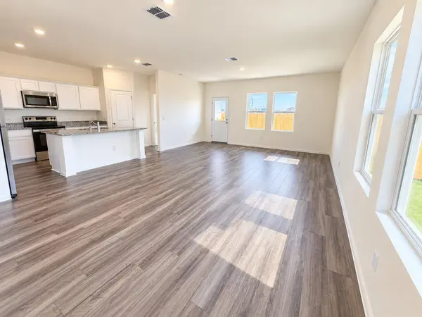 325 Sieders ST, Taylor, TX 76574