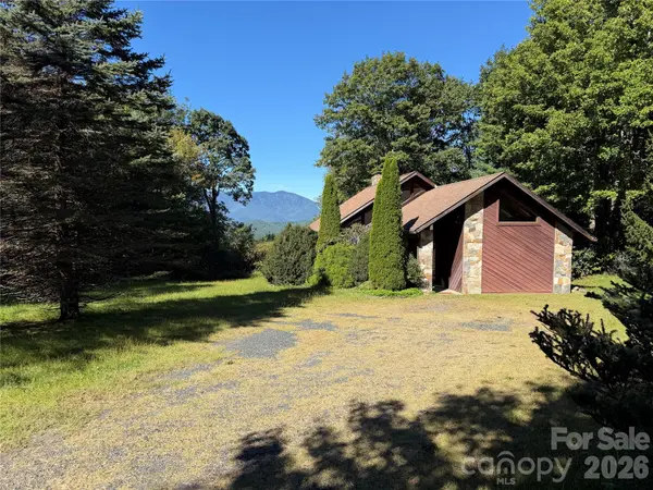 697 Grassy Mountain RD, Little Switzerland, NC 28749