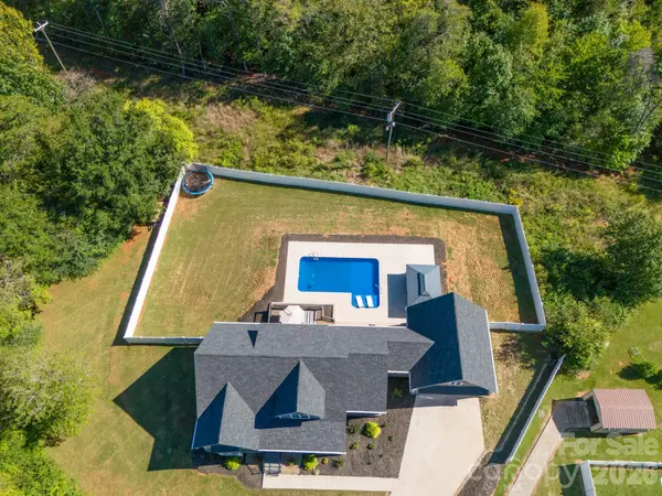 6 Leisure CIR, Granite Falls, NC 28630