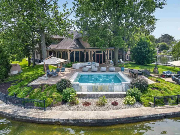 11751 N Black Point RD, Syracuse, IN 46567-7235