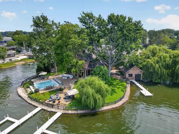 11751 N Black Point RD, Syracuse, IN 46567-7235
