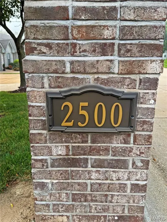 2500 Rabbit Trail DR, Washington, MO 63090