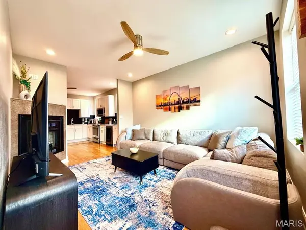 2811 Hickory ST, St Louis, MO 63104