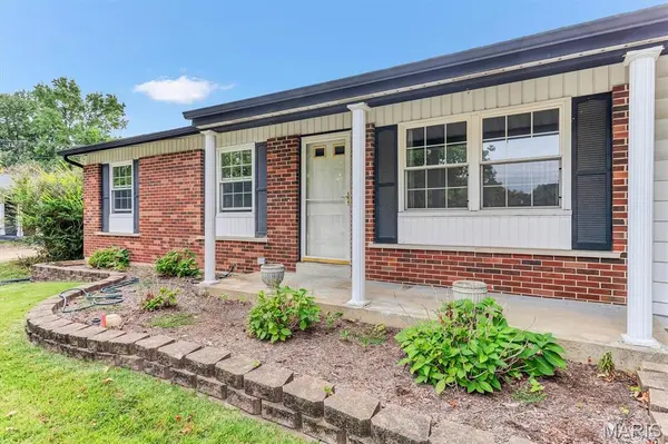 11912 McKelvey Gardens DR, Maryland Heights, MO 63043
