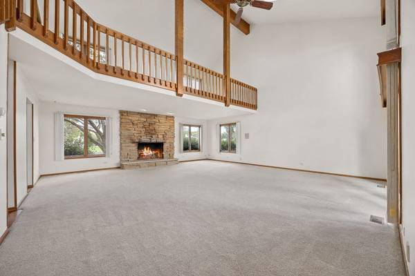 9S041 Stearman DR, Naperville, IL 60564