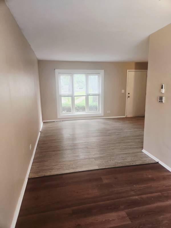 3152 Medford CT #3152, Streamwood, IL 60107