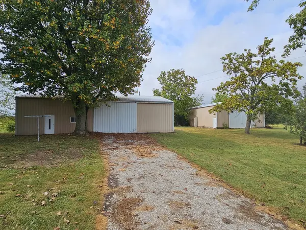 4165 Black Diamond RD, Nashville, IL 62263