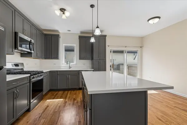 3224 N Kilbourn AVE #11, Chicago, IL 60641