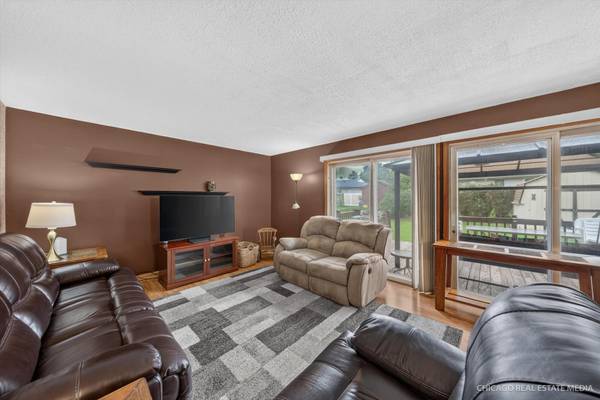 543 Germaine LN, Elk Grove Village, IL 60007