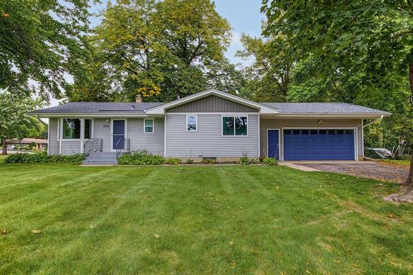 727 Tanglewood DR, Shoreview, MN 55126