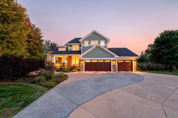 21761 Pine Tree CIR, Lakeville, MN 55044