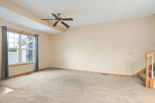 450 Hickory LN, Oakdale, MN 55128