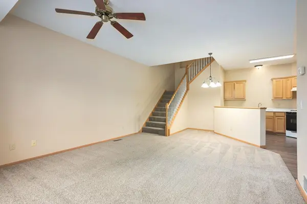 450 Hickory LN, Oakdale, MN 55128