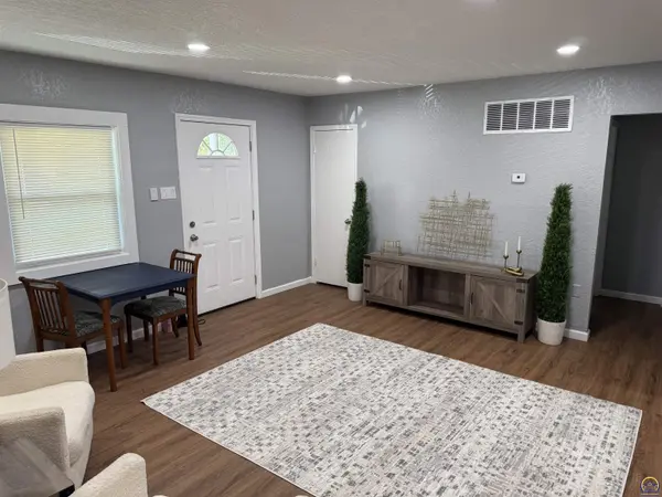 3542 SW Kerry AVE, Topeka, KS 66611