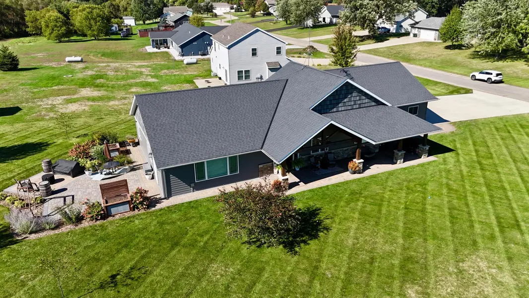 101 Sunset DR, Saint Martin, MN 56376