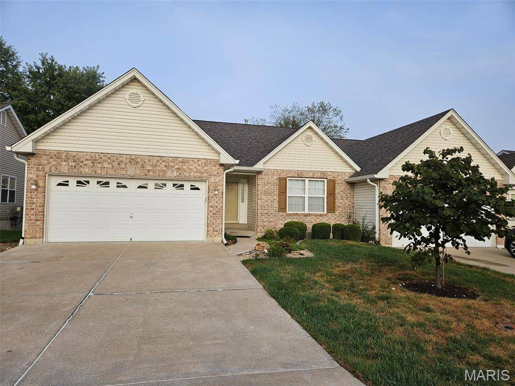 1129 Piepers Glen LN #8A, O'fallon, MO 63366