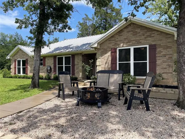 109 Private Road 916, Fairfield, TX 75840