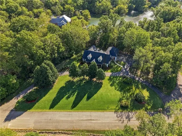 701 Tanglewoods DR, Pittsburg, KS 66762