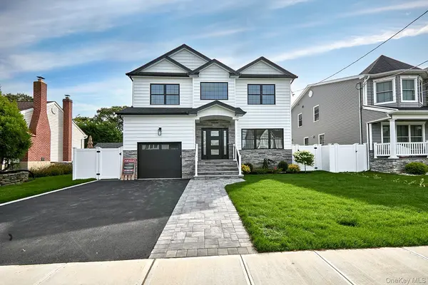 104 Maeder AVE, North Merrick, NY 11566
