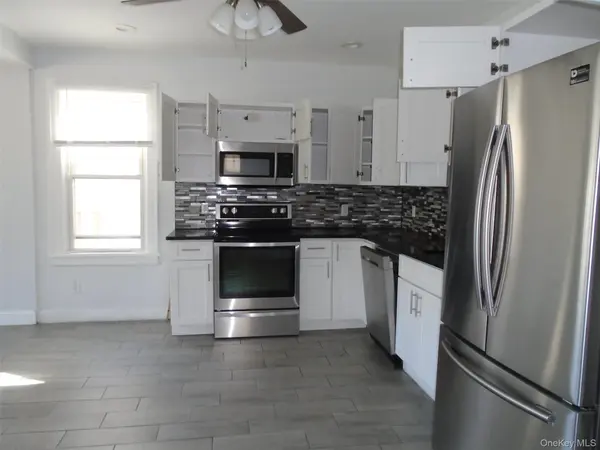27 Starks PL #Fl. 1, Lynbrook, NY 11563
