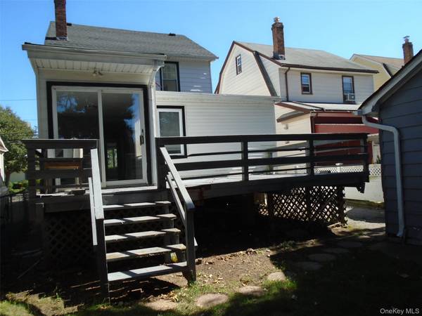 27 Starks PL #Fl. 1, Lynbrook, NY 11563