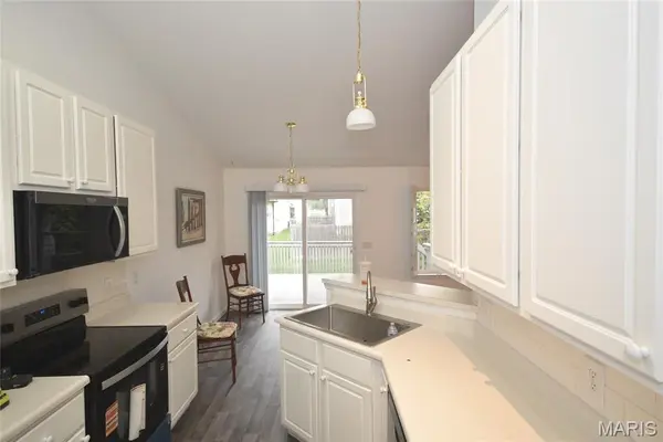 1129 Piepers Glen LN #8A, O'fallon, MO 63366