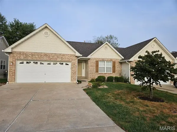 1129 Piepers Glen LN #8A, O'fallon, MO 63366