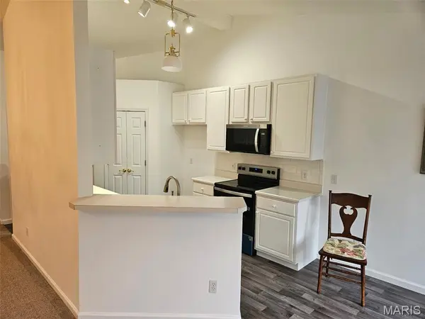 1129 Piepers Glen LN #8A, O'fallon, MO 63366