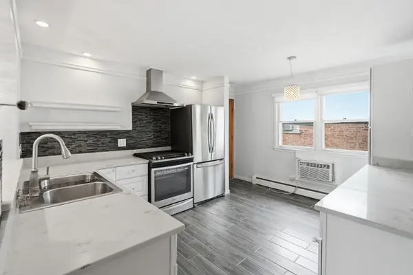 5547 W Higgins AVE #2A, Chicago, IL 60630
