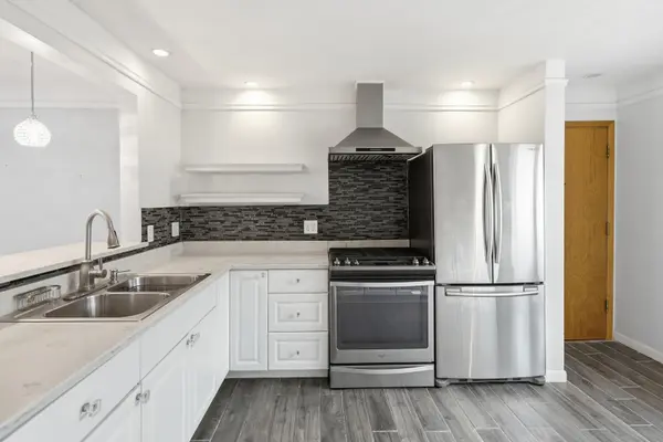 5547 W Higgins AVE #2A, Chicago, IL 60630