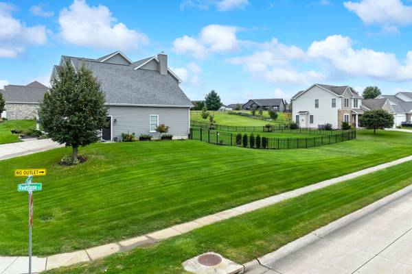 32 Blackstone WAY, Leclaire, IA 52753