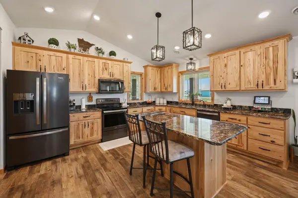 101 Sunset DR, Saint Martin, MN 56376