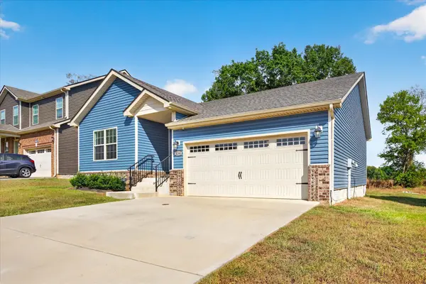1280 Cardinal Creek Dr, Clarksville, TN 37040