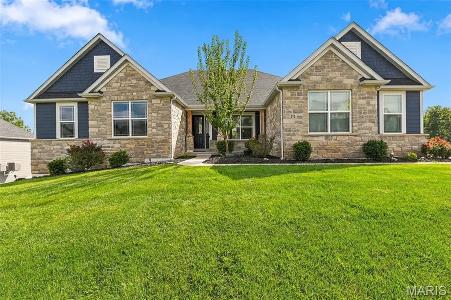 210 Westleigh CT, Wentzville, MO 63385
