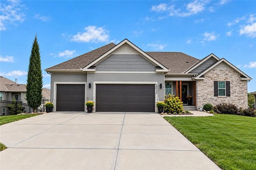 20909 W 189th ST, Spring Hill, KS 66083