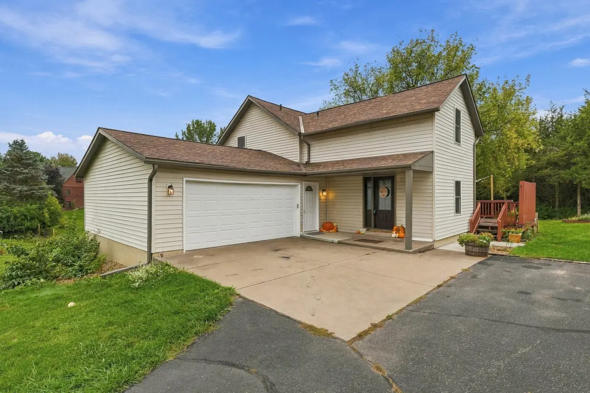 858 Bradley DR, Hudson, WI 54016