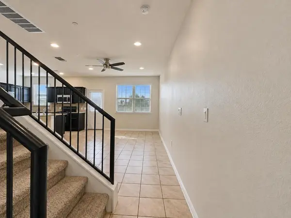 1001 Zodiac LN #13, Round Rock, TX 78665