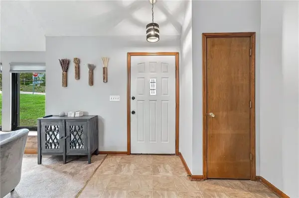 9223 W 49th TER, Merriam, KS 66203
