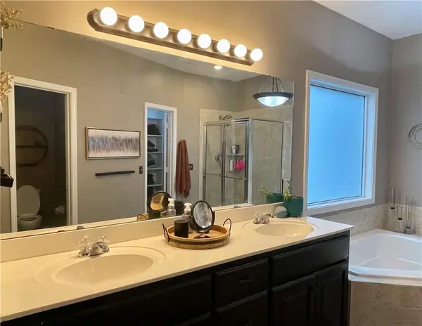 712 S Adams ST, Raymore, MO 64083